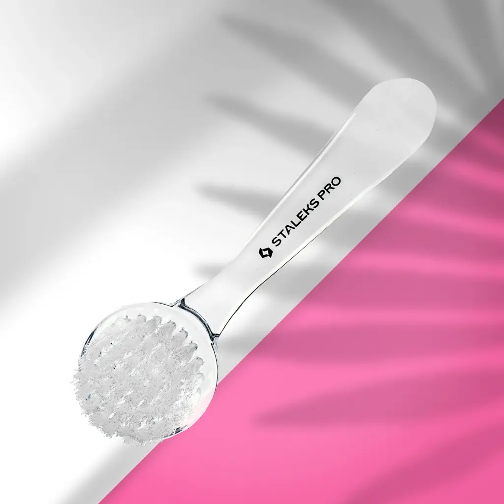 Staleks EXPERT 01 – Cepillo de manicura para eliminar el polvo con tapa