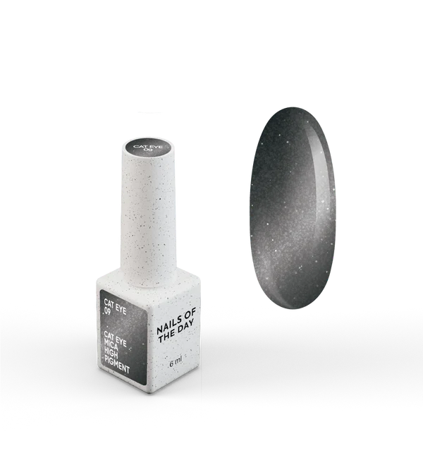NAILSOFTHEDAY Gel Polish Cat Eye 09 — black cat-eye gel polish with fine metallic flakes and a subtle light-reflective effect. Full coverage in one layer. 6 ml. 